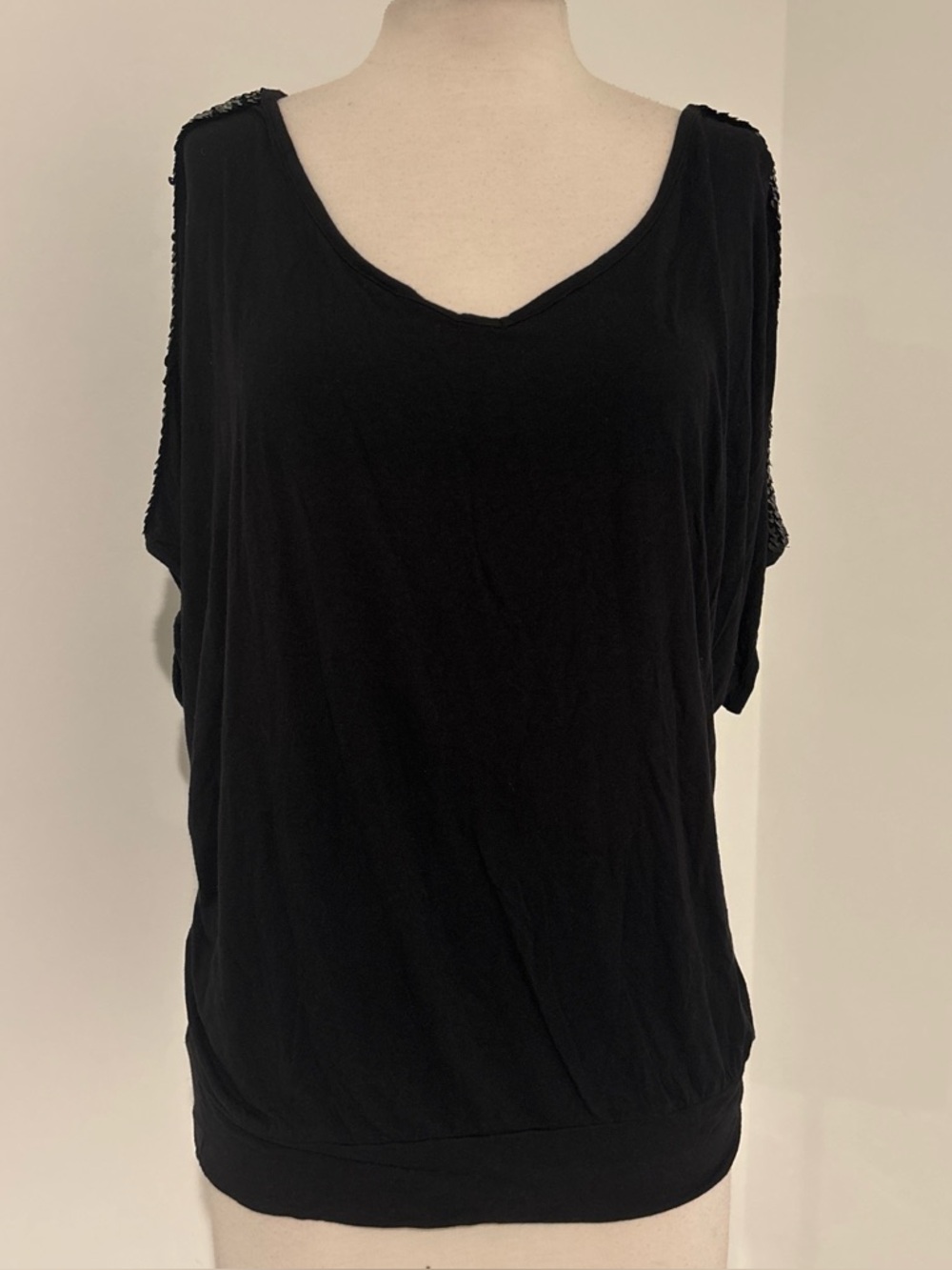 Worthington V-Neck Top with Shoulder beading detail size 1X #210